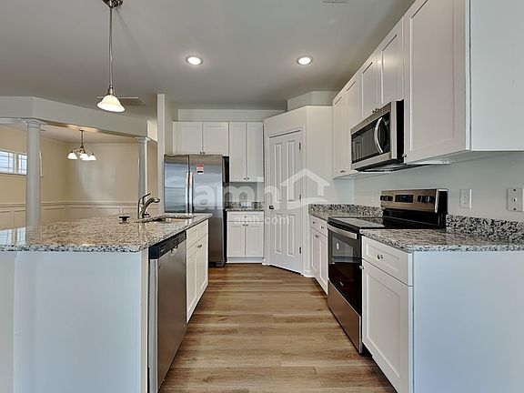 4th image of 105 Summer Hill Ct