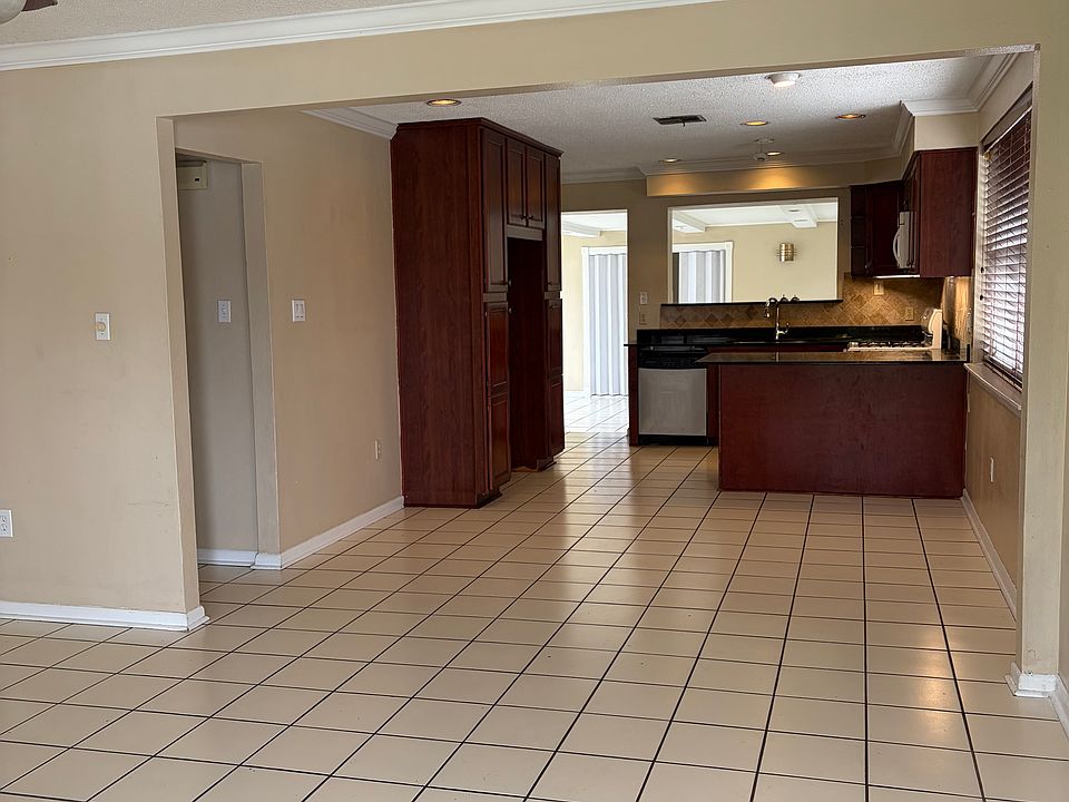 2nd image of 306 Barriere Rd #B