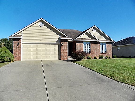2nd image of 639 Windsor Cir