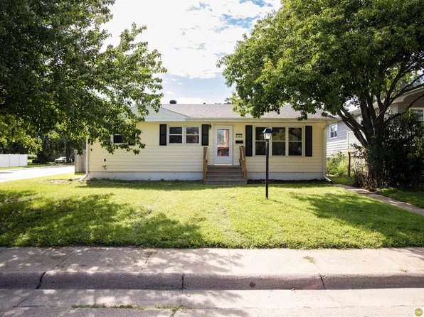 1201 Logan St, Holdrege, NE 68949
