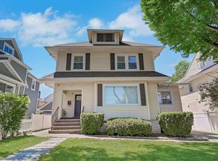 318 Beechwood Pl, Leonia, NJ 07605