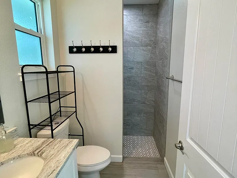 208 Hillsboro St — Photo 42