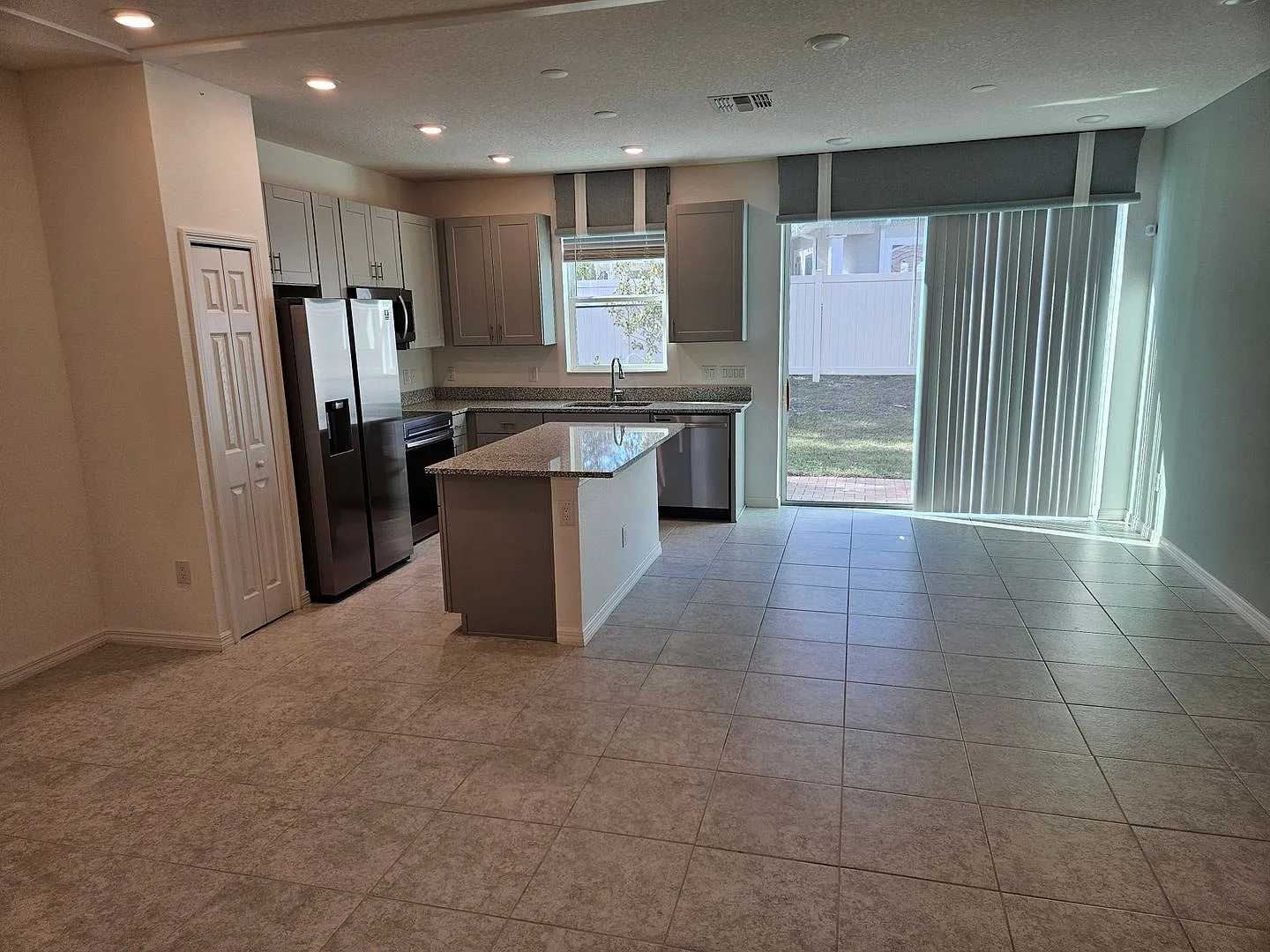 Fresh, Stylish & Ready To Welcome You Home In Wesley Chapel!! — Photo 3