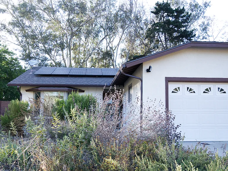 Robbins St — Photo 1