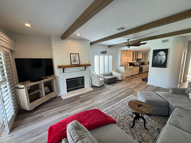289 Vista Royale Cir W — Photo 6