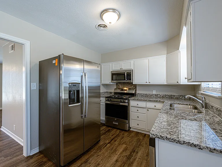 105 Dupont Cir — Photo 24