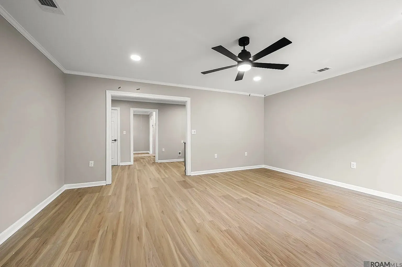 3 bed, 2.0 bath, 1337 sqft, $1,600 — Photo 3