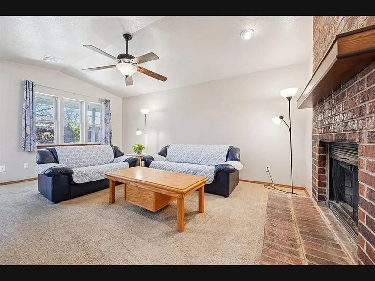 813 Ash Ct — Photo 10