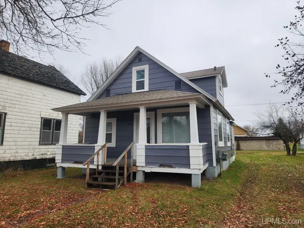 824 N 6th Ave, Iron River, MI 49935