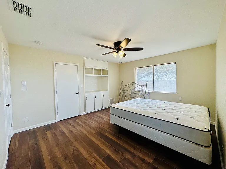 1185 FM 1540 — Photo 16