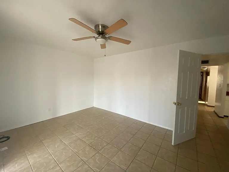 1733 Aspen Ave — Photo 9