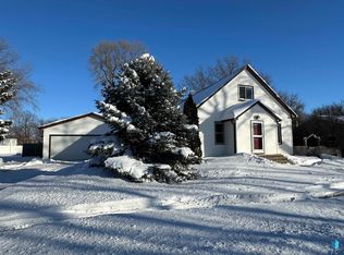 520 S Poplar St, Freeman, SD 57029