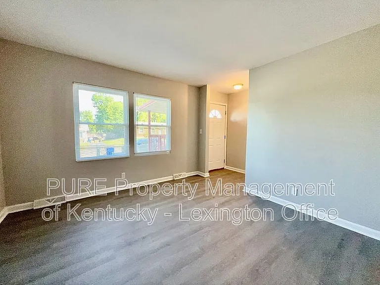 2408 Shandon Dr — Photo 7