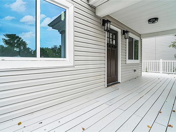 3rd image of 2149 Harbor St
