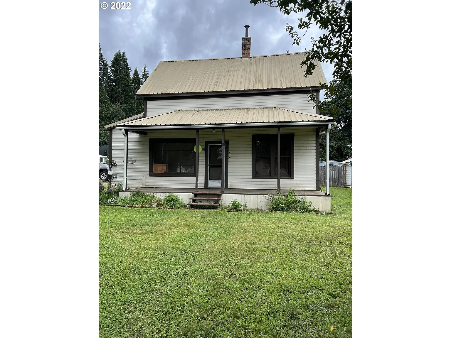 610 Willis Ave photo 1