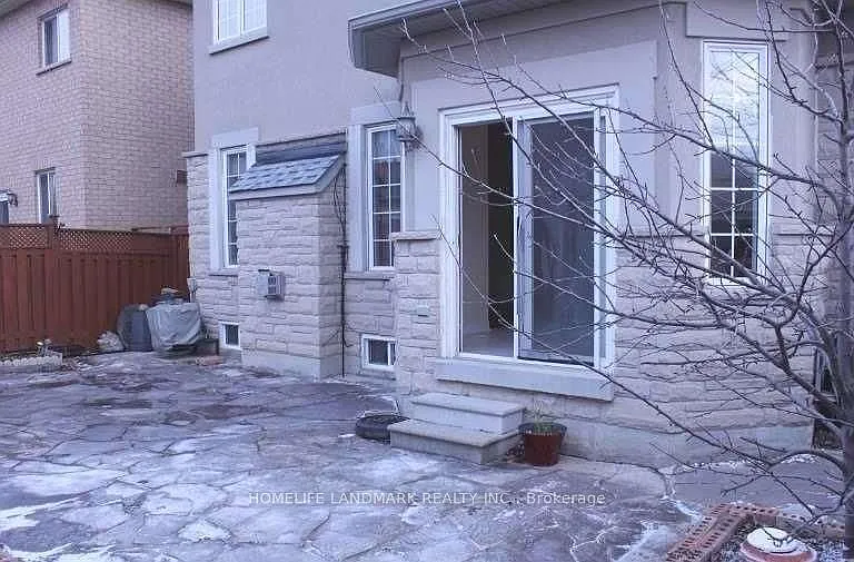 141 Fox Hound Cres — Photo 3