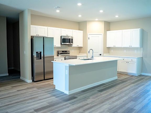 5th image of 7 SERVICE BERRY PLACE