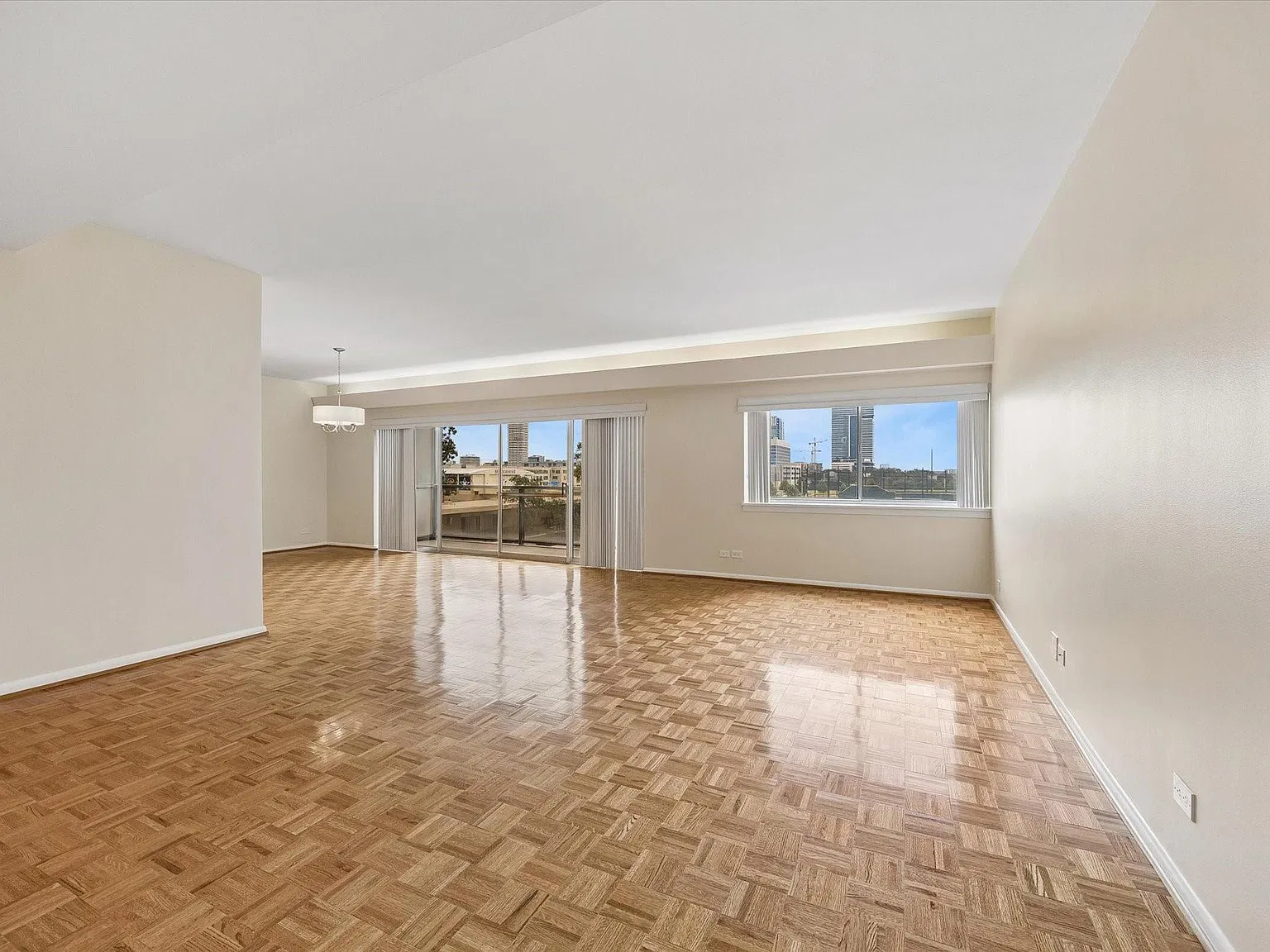 3 bed, 2.5 bath, 2120 sqft, $5,850 — Photo 4