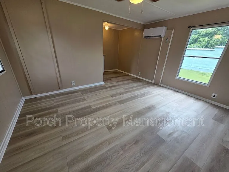 1207 Mills Ave — Photo 15
