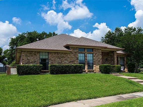 3rd image of 1833 Knob Hill Dr