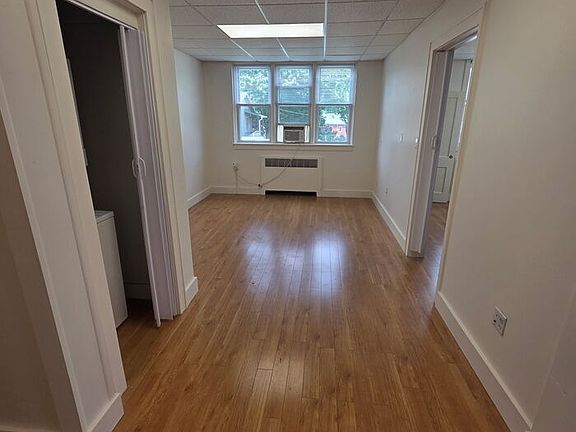 2nd image of 704 Poplar St APT 105