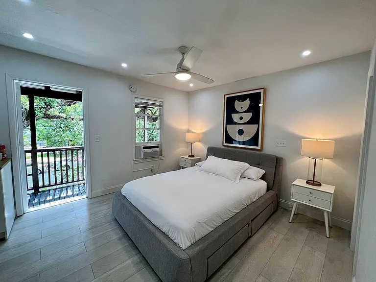 6030 N Bayshore Dr #4 — Photo 4