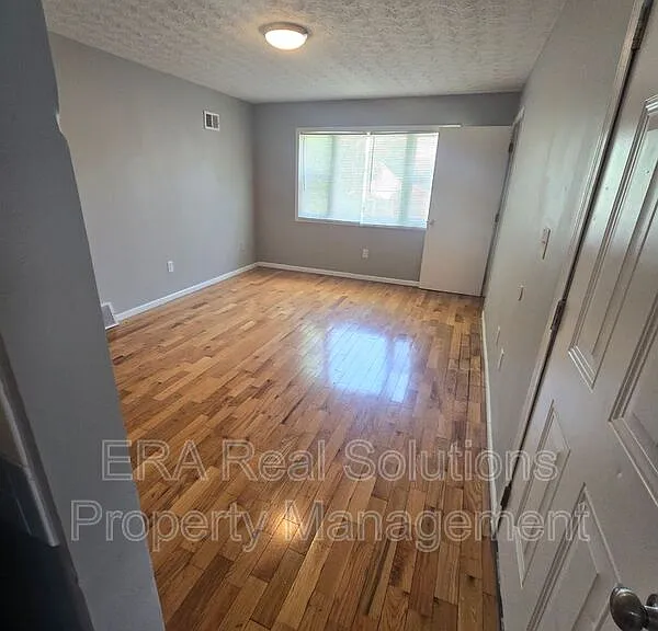 977 13th Ave — Photo 13