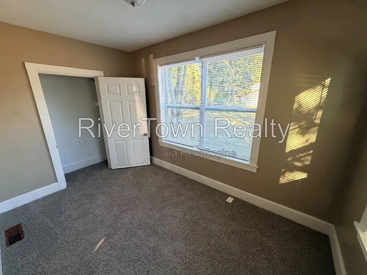 3 bed, 1.0 bath, 1290 sqft, $1,095 — Photo 3