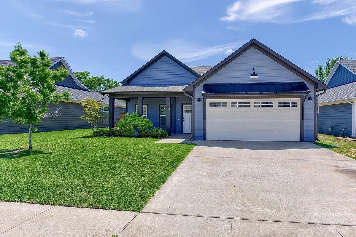 3 bed, 2.0 bath, 1734 sqft, $2,250 — Photo 2