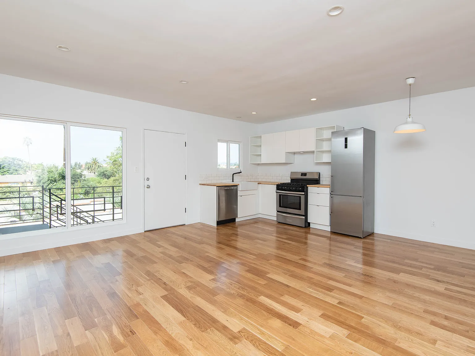 1 bed, 850 sqft, $2,695 — Photo 1