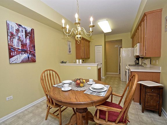 3rd image of 3199 Bromley Ln