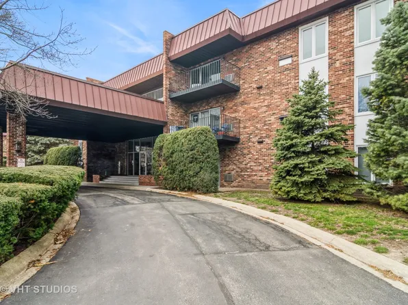 1049 W Ogden Ave APT 101, Naperville, IL 60563