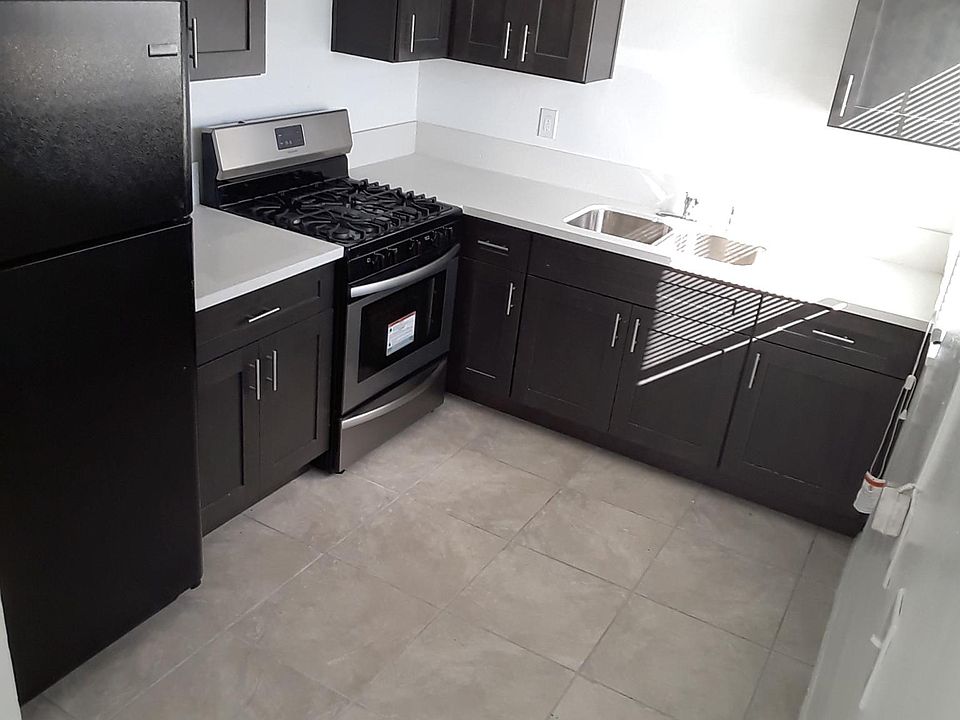 1st image of 1920 W 25th St APT 209