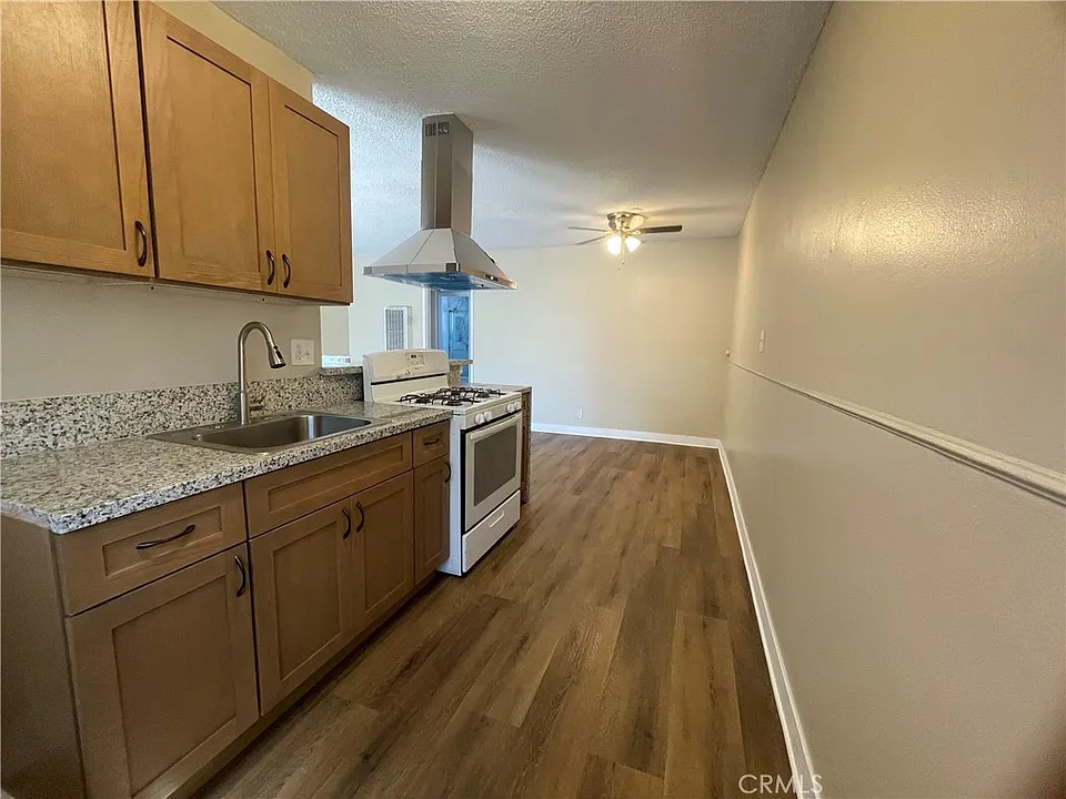 213 W Guinida Ln