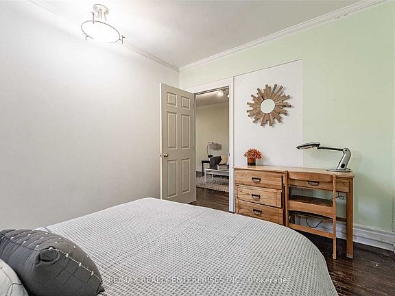 2nd image of 285 King St W #6