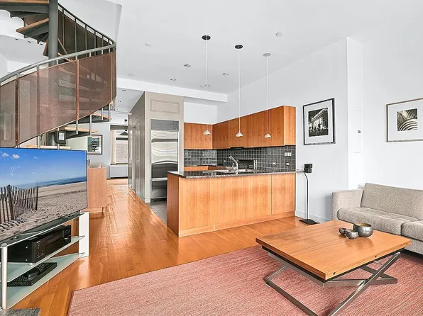 14 E 4th St Room 1127, New York, NY 10012