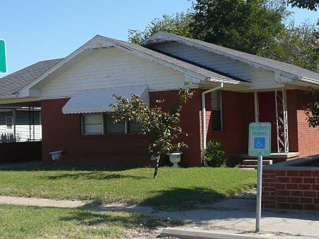 2nd image of 306 N Main