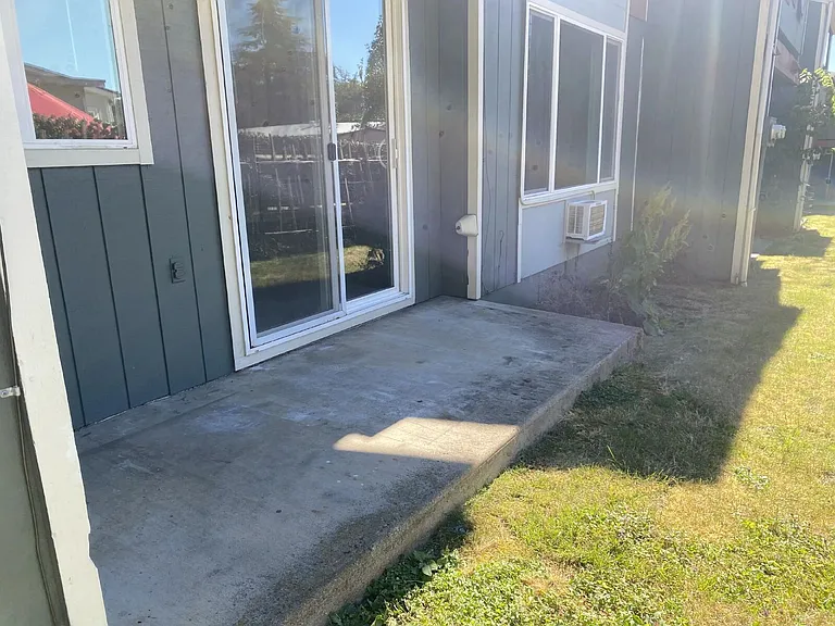 152 NE Atkinson Ct #33 — Photo 20