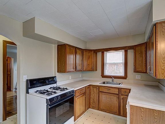 4th image of 315 E 276th St