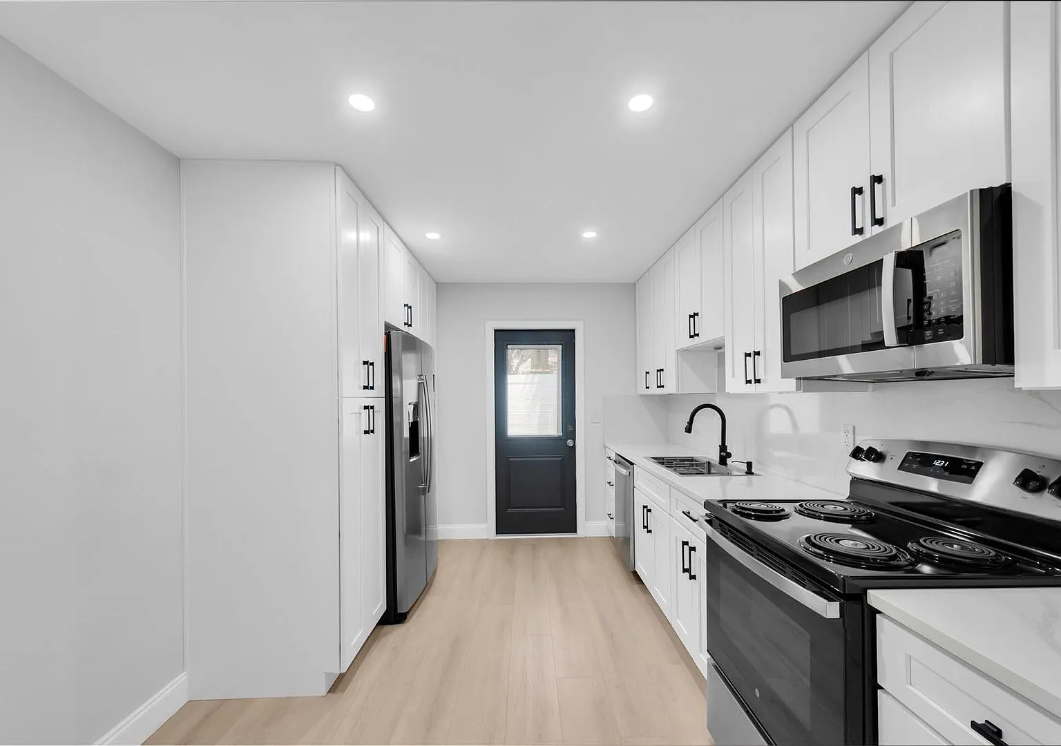 3009 W Binnicker Ave — Photo 4