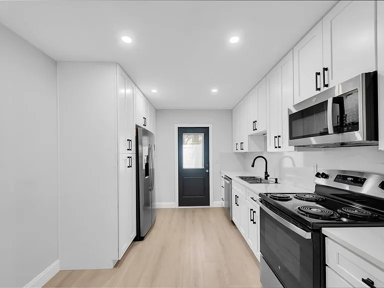 3009 W Binnicker Ave — Photo 4