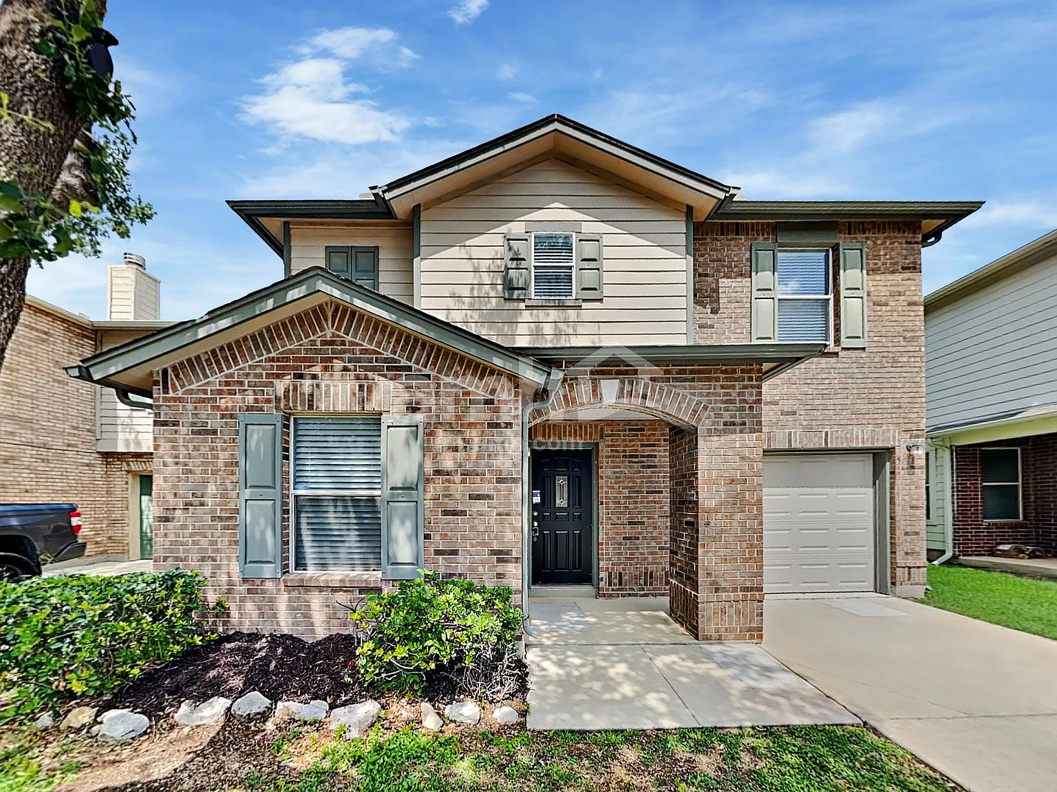 4 bed, 2.5 bath, 2175 sqft, $1,990 — Photo 1