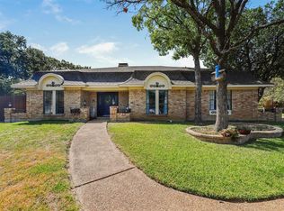 820 Autumnwood Ct, Bedford, TX 76021