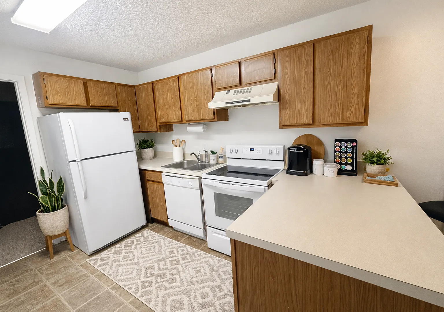 True 1 Bedroom Overlooking Doak Campbell — Photo 2