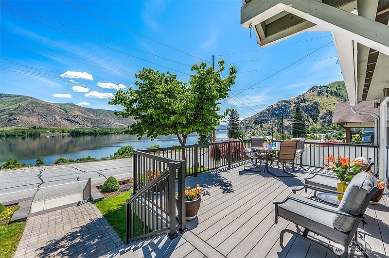 2nd image of 2548 Entiat Way