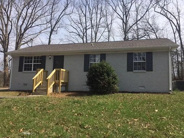 2 bed, 1050 sqft, $1,825 — Photo 1