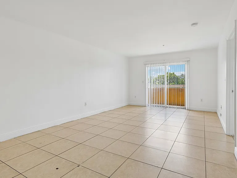 The Oaks Condominium — Photo 36