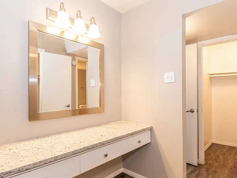 Camelot Apartments — Photo 8