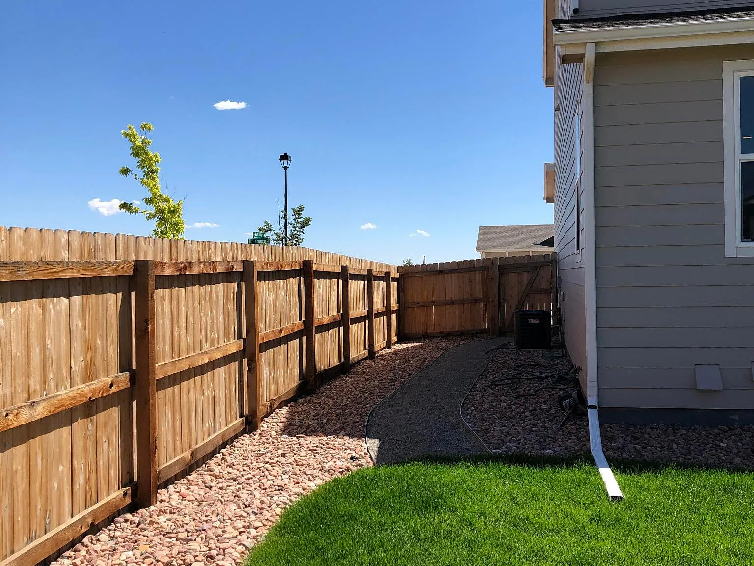 5 bed, 3.5 bath, 3300 sqft, $3,000 — Photo 2