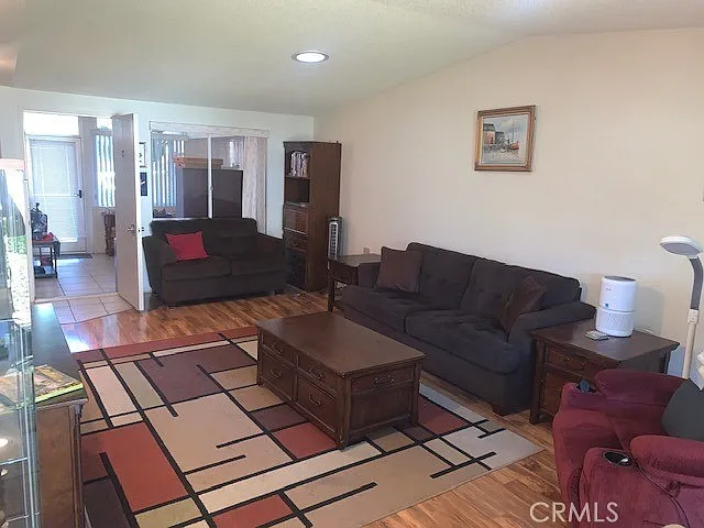 2 bed, 850 sqft, $2,700 — Photo 4